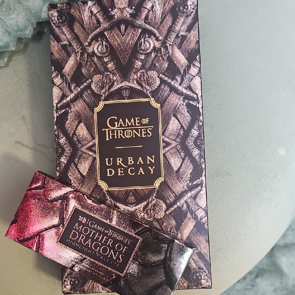 Urban Decay Game of Thrones Mother of Dragons Palette